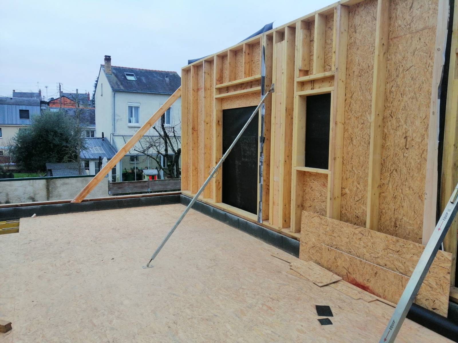 Extension ossature bois chantier – Nouva Habitat